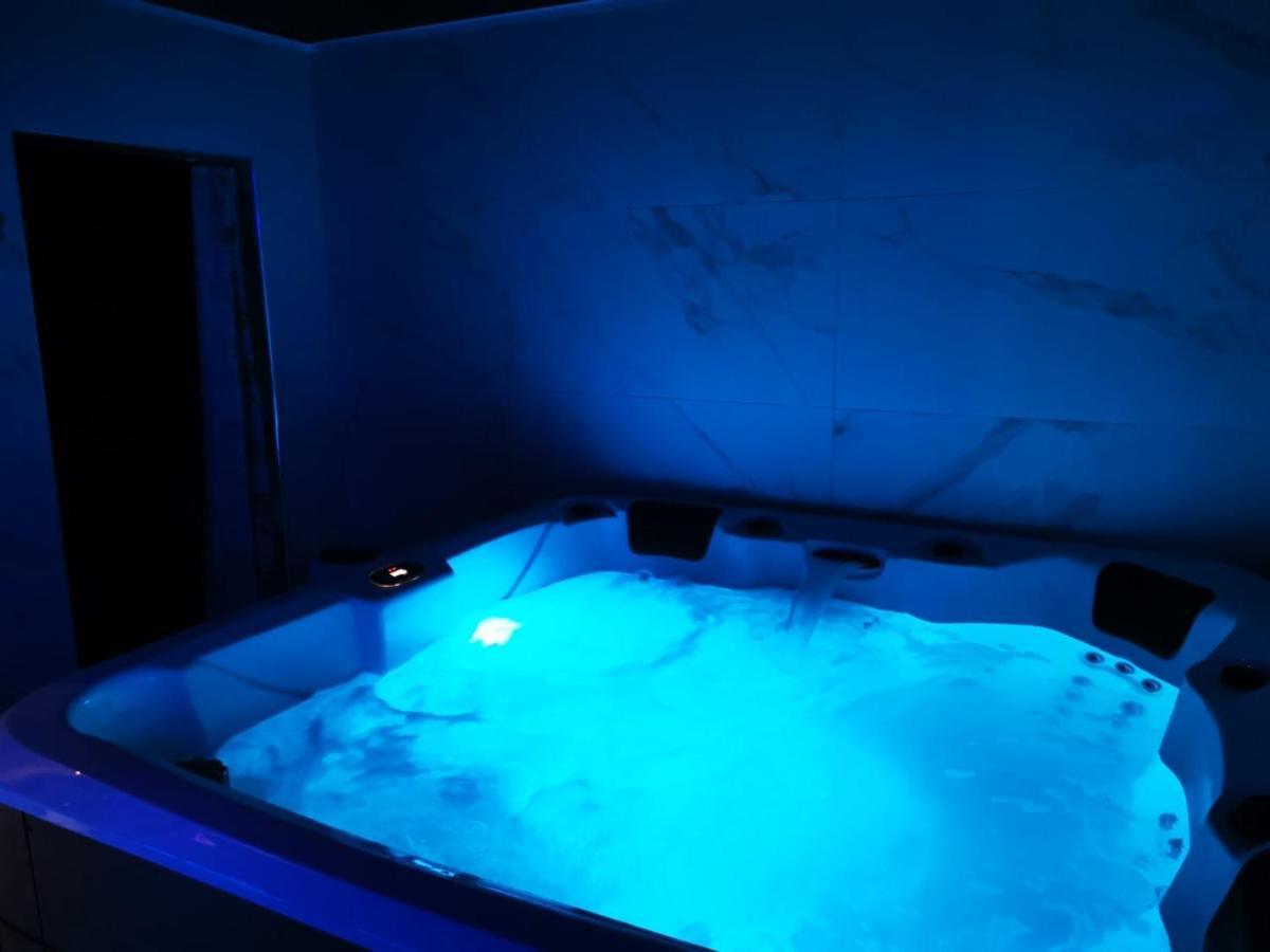Love hotel Medusa 34