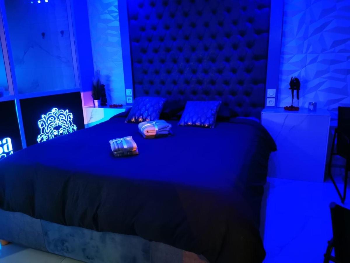 Love hotel Medusa 34